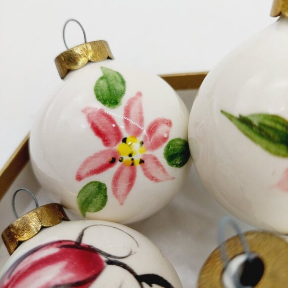Ceramic Christmas Ornament Round 2" Santa & Floral Set Of 4 White 1991 - Picture 7 of 9